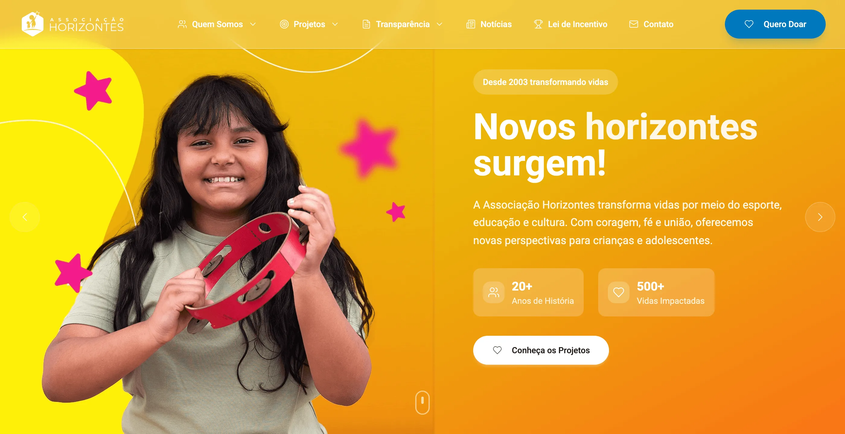 Banner da página inicial com foto de uma criança, chamada sobre a associação e contadores de anos de história e vidas impactadas